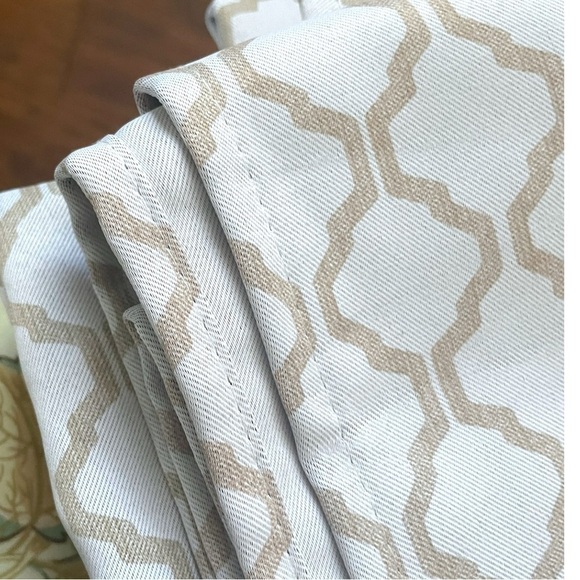 Set of Two Beautiful Curtain Panels - Picture 3 of 7